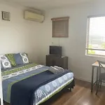Convenient Room Next To Bond University