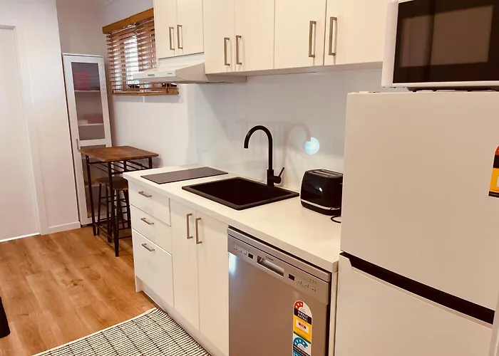 Convenient Room Next To Bond University