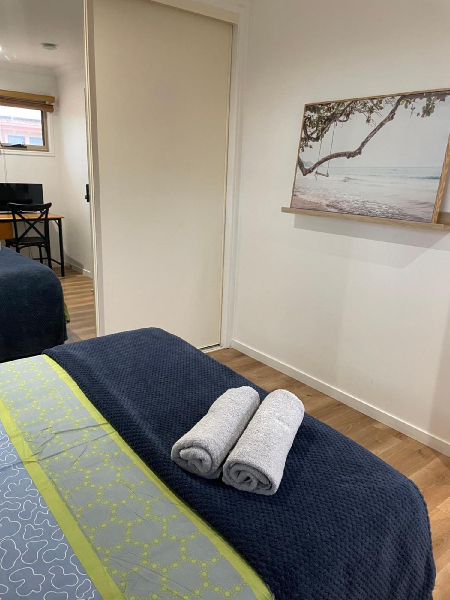 Convenient Next To Bond University *